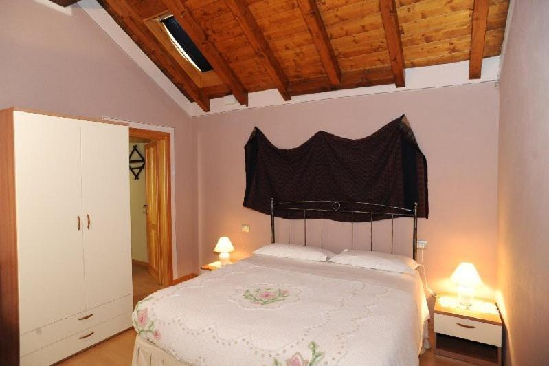Appartamenti Vacanze E Camere Roccetta Fiorita Петтенаско Экстерьер фото